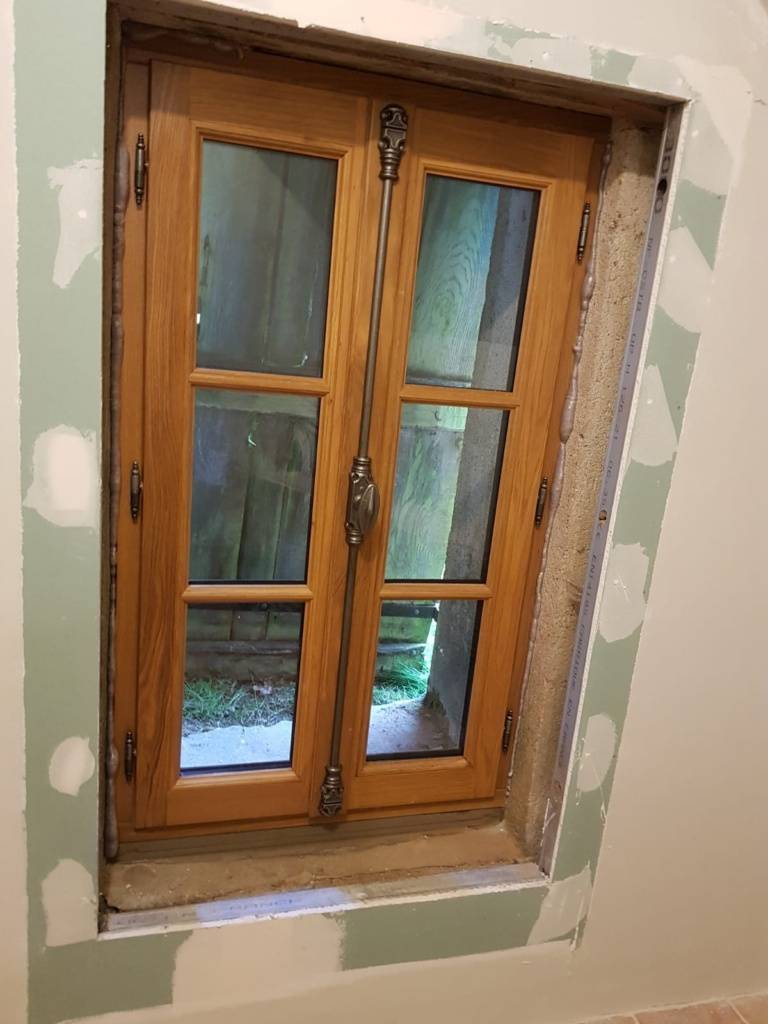 Menuiserie bois - installation fenêtre bois - ÉDIFICE PLUS Agencement