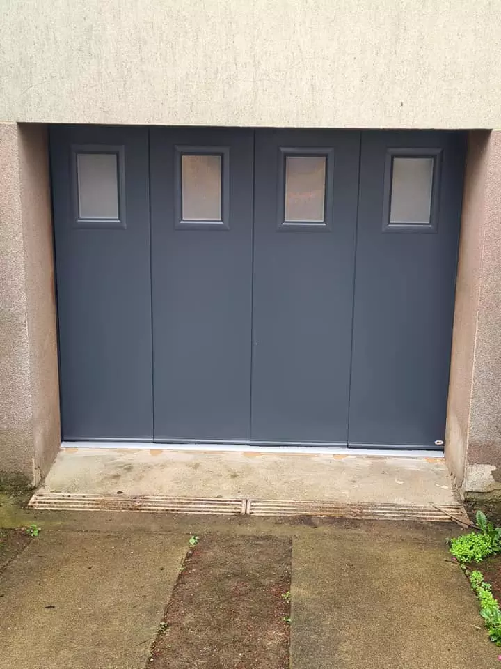 Installation d'une porte coulissante latérale motorisée - ÉDIFICE PLUS Agencement
